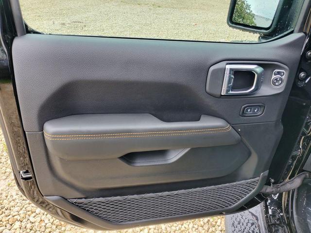 Photo of 2025 Black Clearcoat Jeep Gladiator