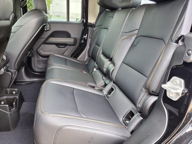 Photo of 2025 Black Clearcoat Jeep Gladiator