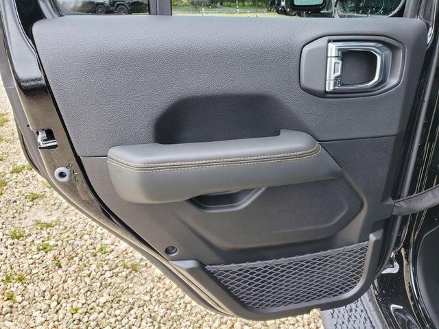 Photo of 2025 Black Clearcoat Jeep Gladiator