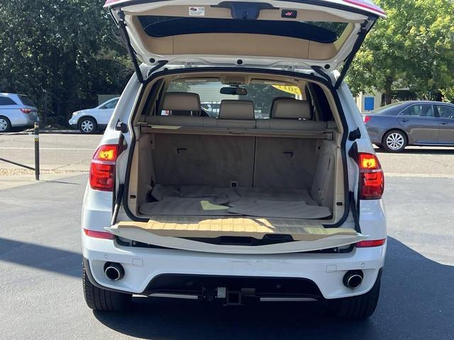 Photo of 2011 Alpine White BMW X5