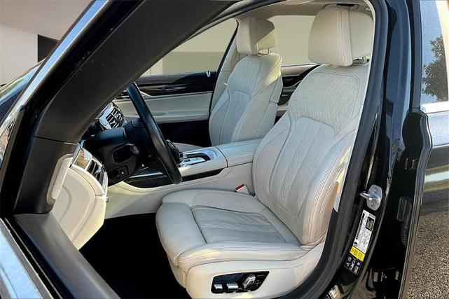 Photo of 2018 Black Sapphire Metallic BMW 750