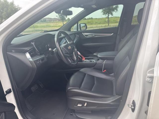Photo of 2021 Crystal White Tri-Coat Cadillac XT5