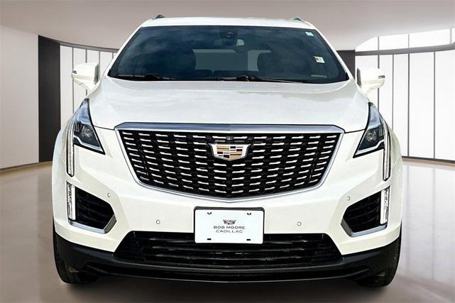 Photo of 2021 Crystal White Tri-Coat Cadillac XT5