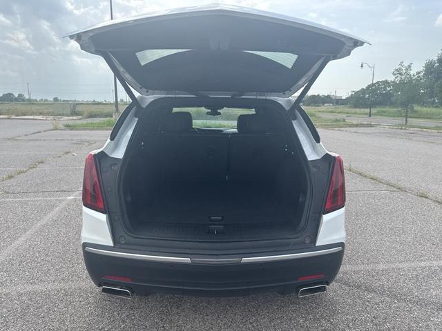 Photo of 2021 Crystal White Tri-Coat Cadillac XT5