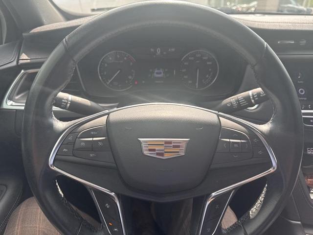 Photo of 2021 Crystal White Tri-Coat Cadillac XT5