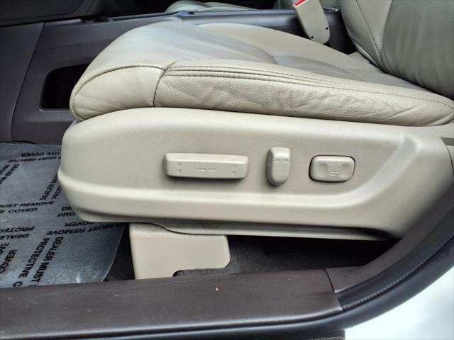 Photo of 2014 White Diamond Pearl Honda CR-V