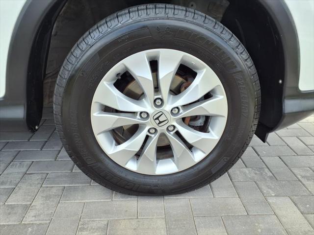 Photo of 2014 White Diamond Pearl Honda CR-V