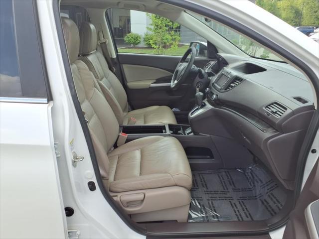 Photo of 2014 White Diamond Pearl Honda CR-V