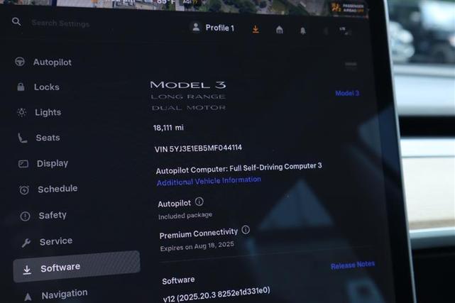 Photo of 2021 Black Tesla Model 3