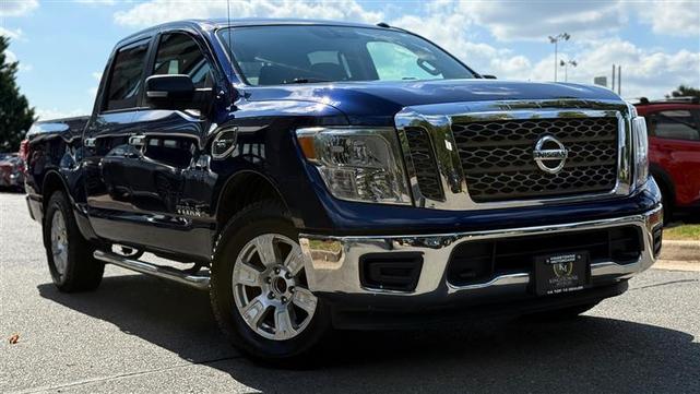 Photo of 2017 Gray Nissan Titan