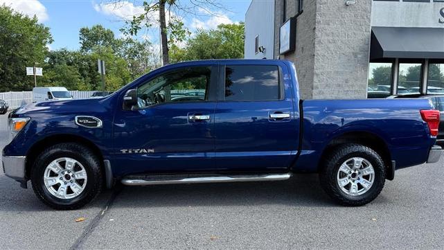 Photo of 2017 Gray Nissan Titan