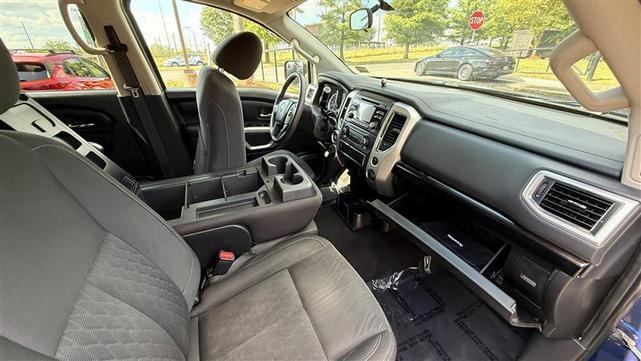 Photo of 2017 Gray Nissan Titan