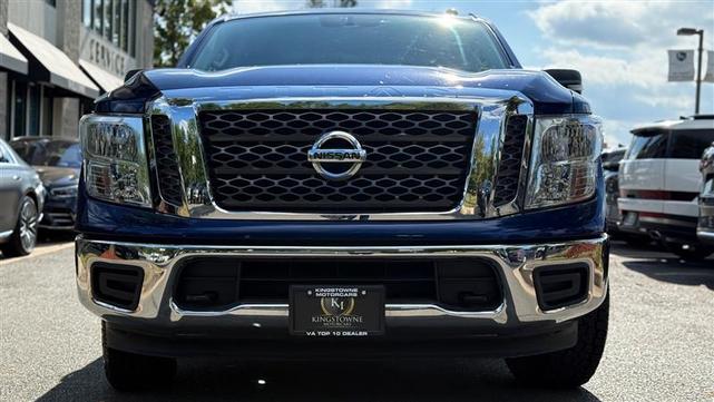 Photo of 2017 Gray Nissan Titan
