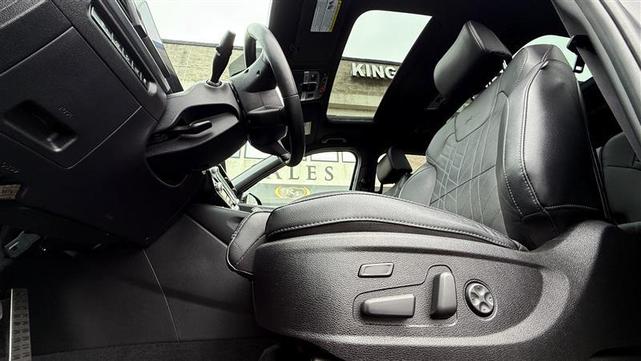 Photo of 2024 Ebony Black Kia Telluride