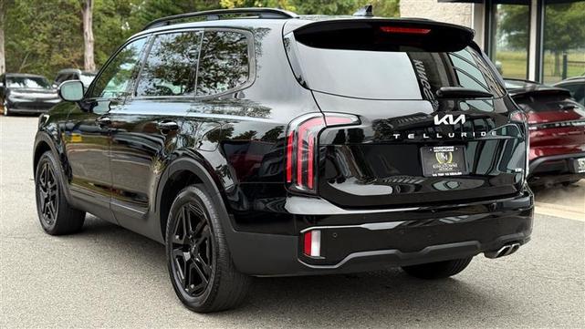 Photo of 2024 Ebony Black Kia Telluride