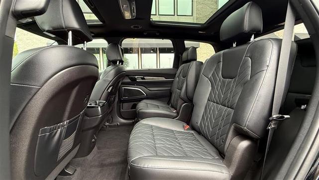 Photo of 2024 Ebony Black Kia Telluride