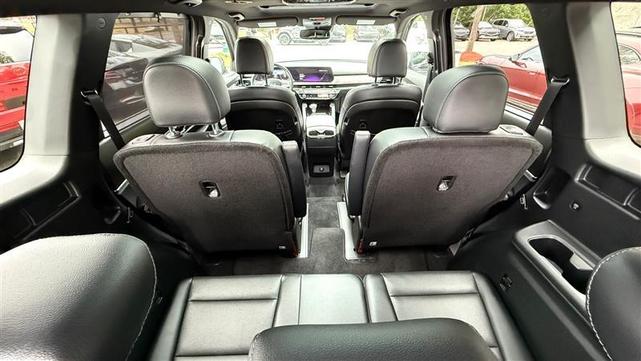Photo of 2024 Ebony Black Kia Telluride