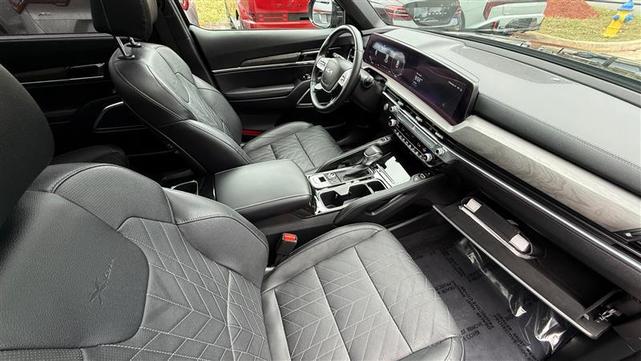 Photo of 2024 Ebony Black Kia Telluride