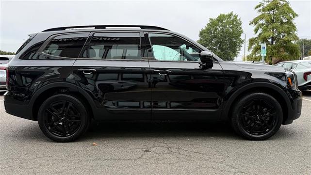 Photo of 2024 Ebony Black Kia Telluride