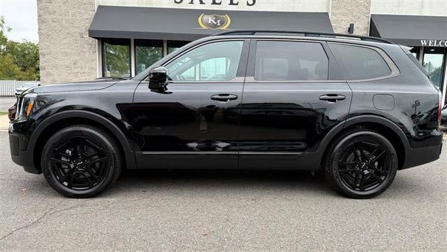Photo of 2024 Ebony Black Kia Telluride