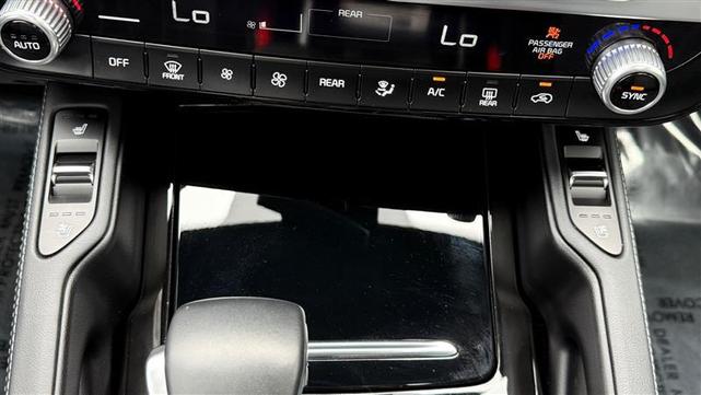 Photo of 2024 Ebony Black Kia Telluride