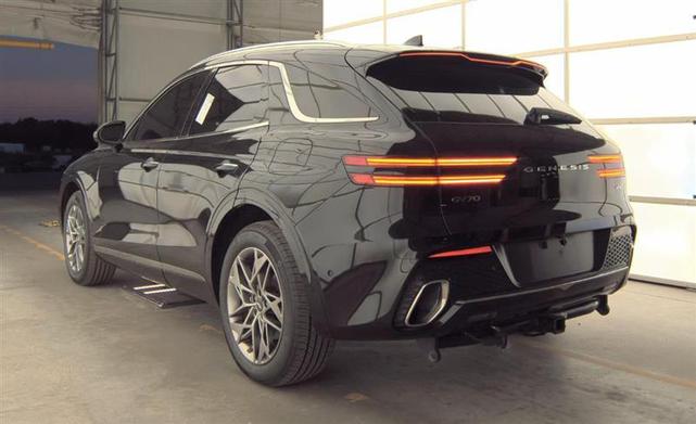 Photo of 2022 Vik Black Genesis GV70