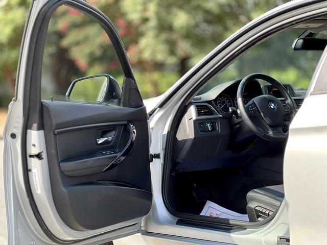 Photo of 2016 Glacier Silver Metallic BMW 320