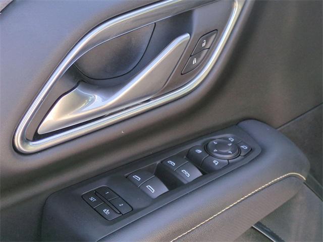 Photo of 2022 Summit White GMC Yukon XL