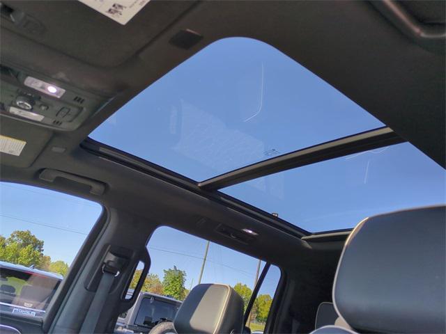 Photo of 2022 Summit White GMC Yukon XL