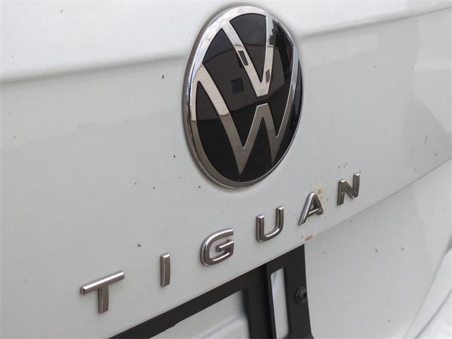 Photo of 2024 Opal White Volkswagen Tiguan