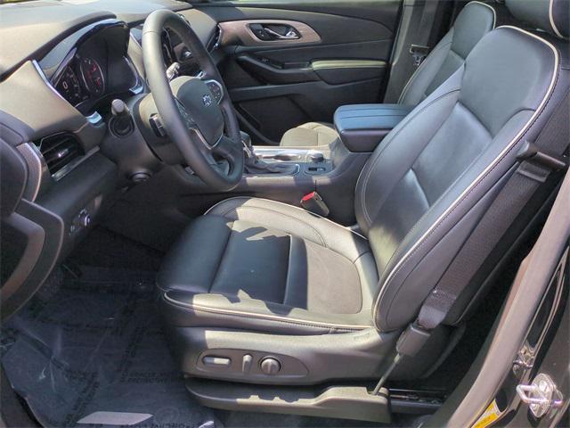 Photo of 2023 Mosaic Black Metallic Chevrolet Traverse
