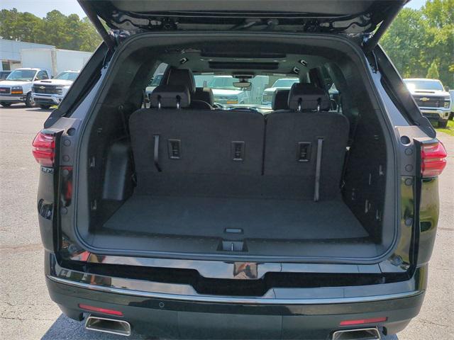 Photo of 2023 Mosaic Black Metallic Chevrolet Traverse