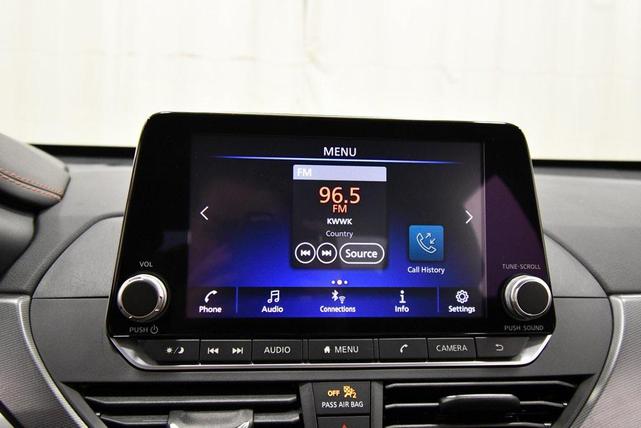 Photo of 2023 Pearl White Tricoat Nissan Altima