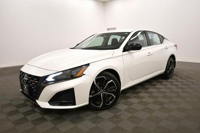 Photo of 2023 Pearl White Tricoat Nissan Altima