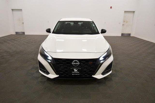 Photo of 2023 Pearl White Tricoat Nissan Altima