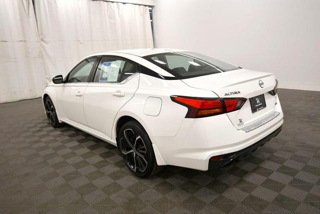 Photo of 2023 Pearl White Tricoat Nissan Altima