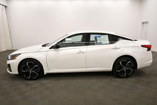 Photo of 2023 Pearl White Tricoat Nissan Altima
