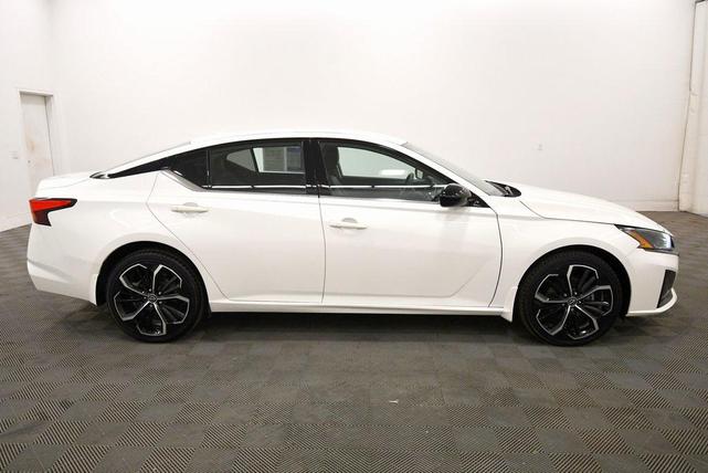 Photo of 2023 Pearl White Tricoat Nissan Altima