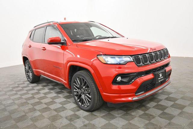 Photo of 2023 Redline Pearlcoat Jeep Compass