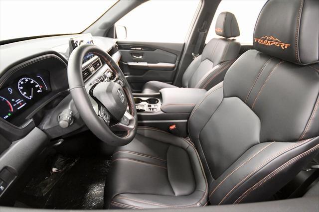Photo of 2025 Radiant Red Metallic II Honda Pilot