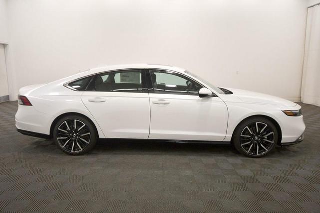 Photo of 2025 Platinum White Pearl Honda Accord Hybrid