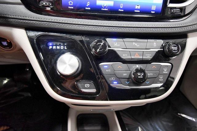 Photo of 2022 Ceramic Gray Clearcoat Chrysler Pacifica Hybrid
