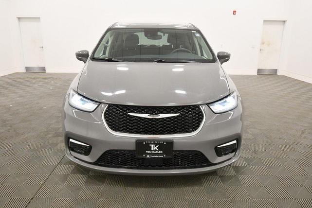 Photo of 2022 Ceramic Gray Clearcoat Chrysler Pacifica Hybrid