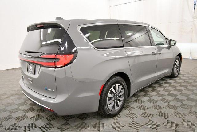 Photo of 2022 Ceramic Gray Clearcoat Chrysler Pacifica Hybrid
