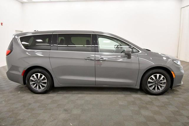 Photo of 2022 Ceramic Gray Clearcoat Chrysler Pacifica Hybrid
