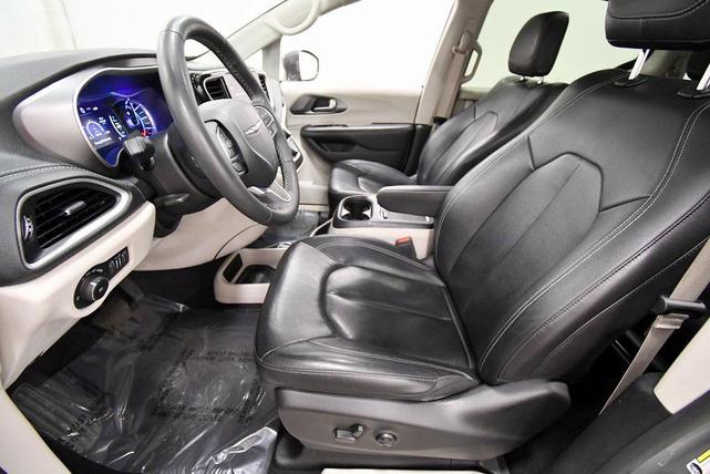 Photo of 2022 Ceramic Gray Clearcoat Chrysler Pacifica Hybrid