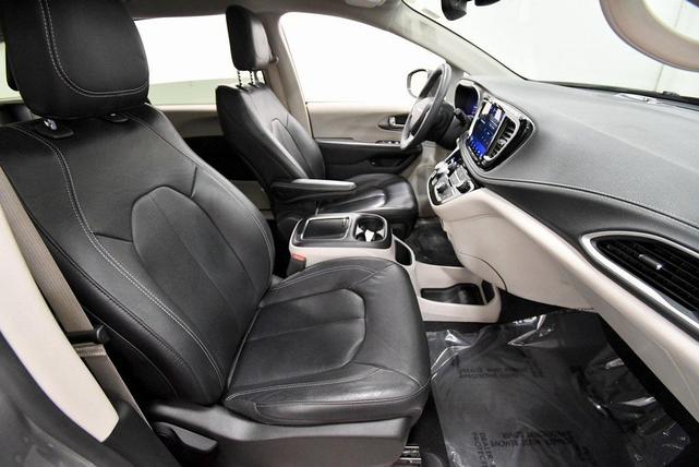 Photo of 2022 Ceramic Gray Clearcoat Chrysler Pacifica Hybrid