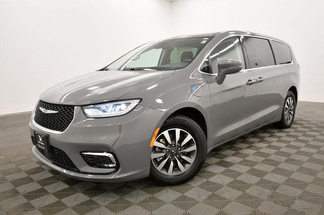 Photo of 2022 Ceramic Gray Clearcoat Chrysler Pacifica Hybrid
