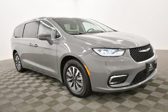 Photo of 2022 Ceramic Gray Clearcoat Chrysler Pacifica Hybrid