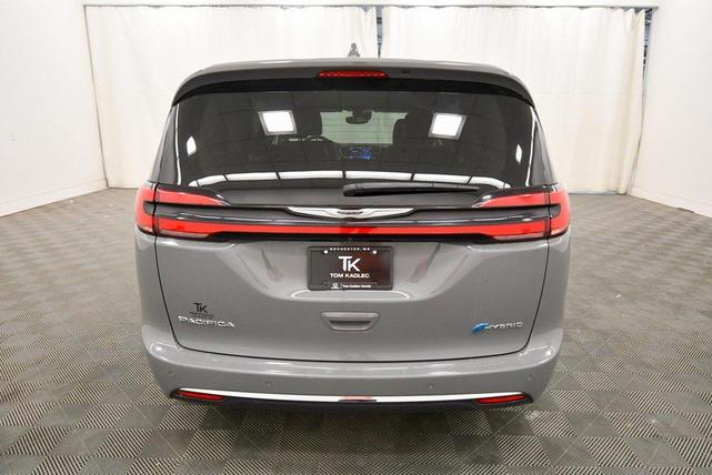 Photo of 2022 Ceramic Gray Clearcoat Chrysler Pacifica Hybrid